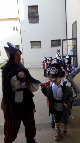 bambini mascherati da pirati
